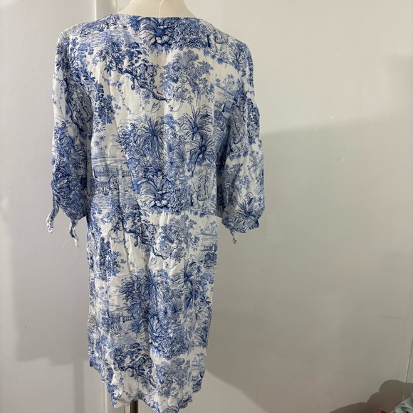 H&M Blue and White Floral Dress - Picture 5 of 9